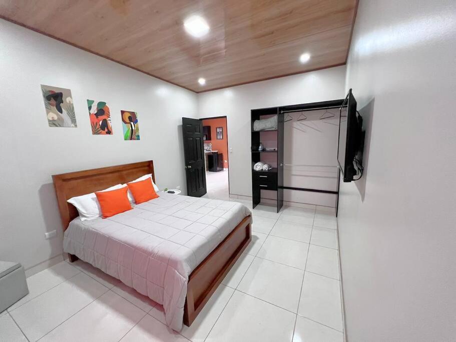 Orange Apartment 5 Min Aeropuerto Juan Santamaria アラフエラ エクステリア 写真