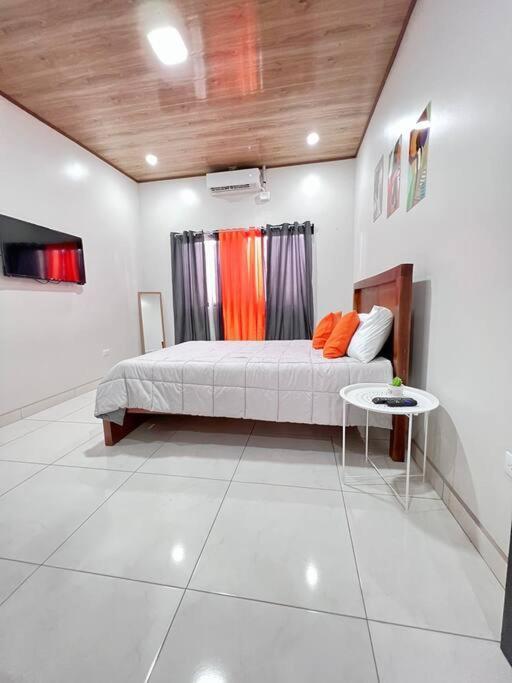 Orange Apartment 5 Min Aeropuerto Juan Santamaria アラフエラ エクステリア 写真