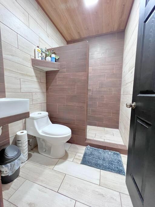 Orange Apartment 5 Min Aeropuerto Juan Santamaria アラフエラ エクステリア 写真